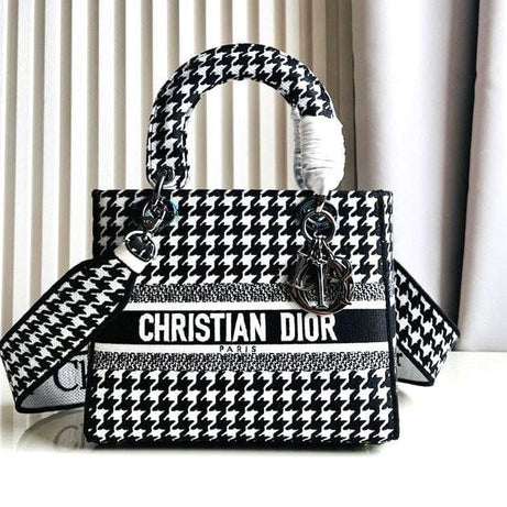 ديور Christainn